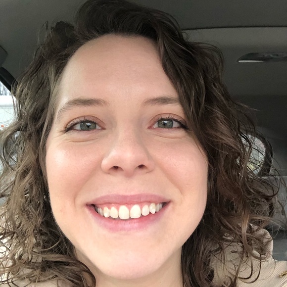 Meet your Posher, Laura - Picture 2 of 2